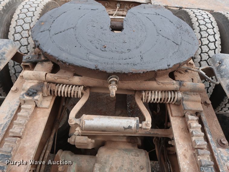 image for item GD9907 2005 Mack CHN613 semi truck