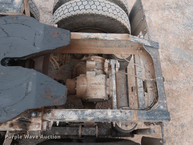 image for item GD9907 2005 Mack CHN613 semi truck