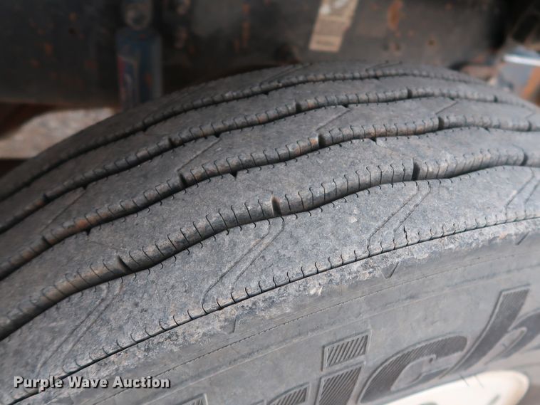 image for item GD9907 2005 Mack CHN613 semi truck