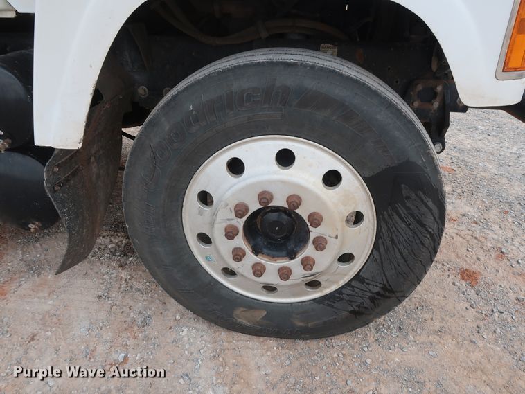 image for item GD9907 2005 Mack CHN613 semi truck