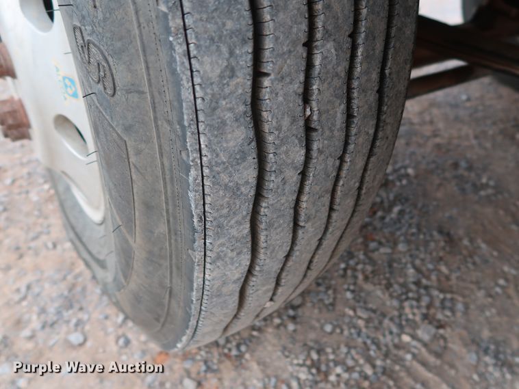 image for item GD9907 2005 Mack CHN613 semi truck