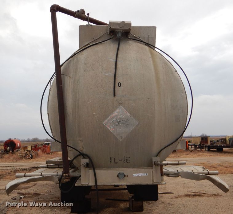 image for item GE9500 1961 Moser tank trailer