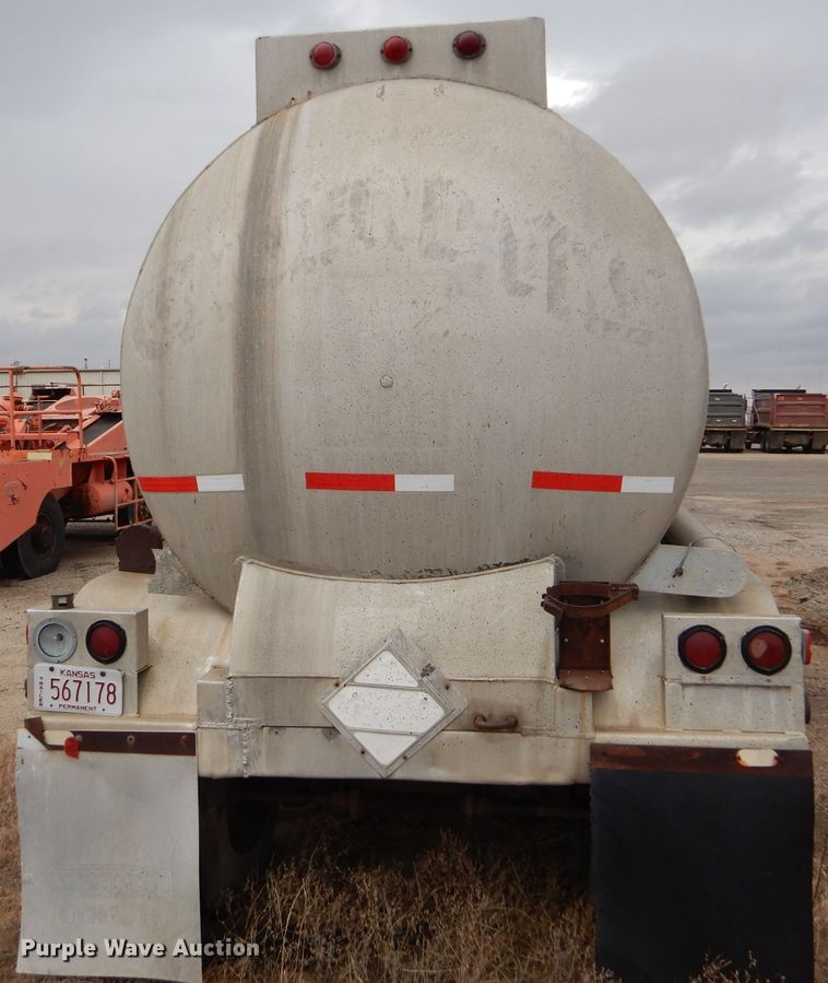 image for item GE9500 1961 Moser tank trailer