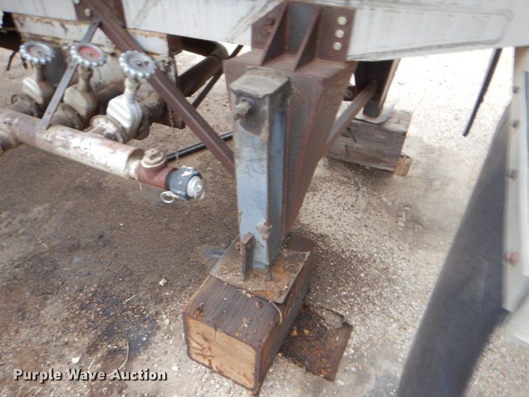 image for item GE9500 1961 Moser tank trailer