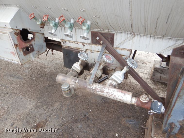 image for item GE9500 1961 Moser tank trailer