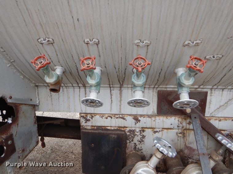 image for item GE9500 1961 Moser tank trailer