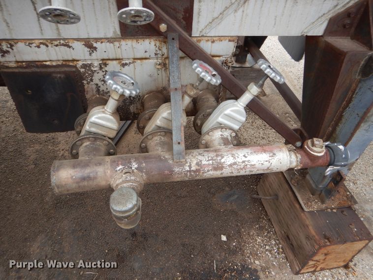 image for item GE9500 1961 Moser tank trailer