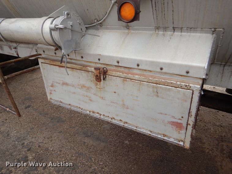 image for item GE9500 1961 Moser tank trailer