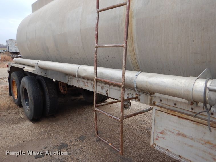 image for item GE9500 1961 Moser tank trailer