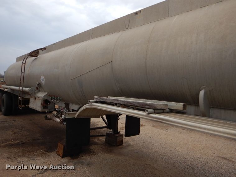 image for item GE9500 1961 Moser tank trailer