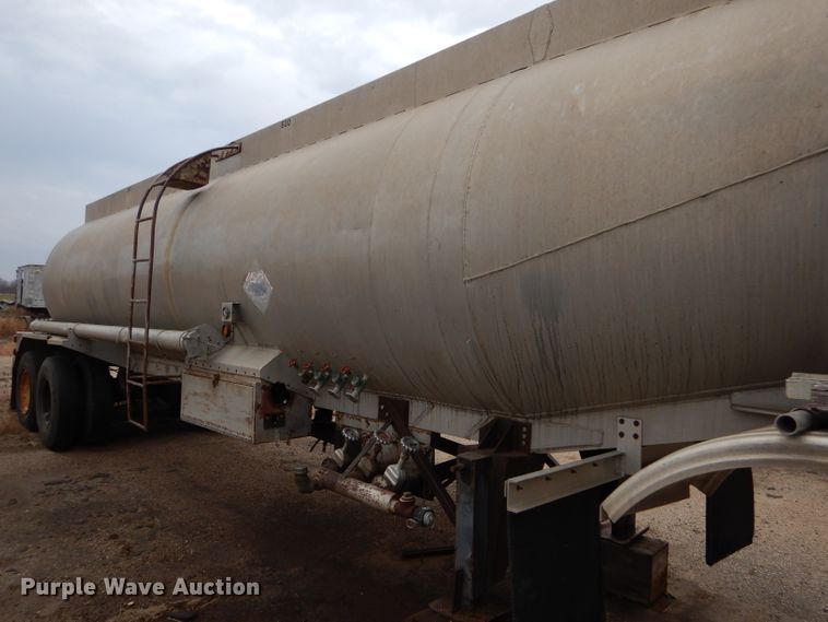 image for item GE9500 1961 Moser tank trailer