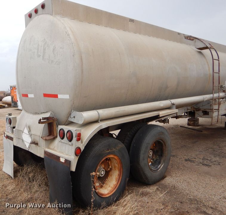 image for item GE9500 1961 Moser tank trailer