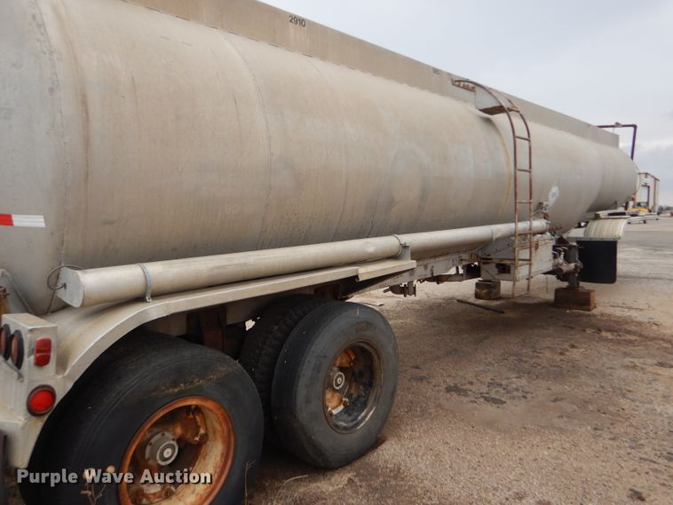 image for item GE9500 1961 Moser tank trailer