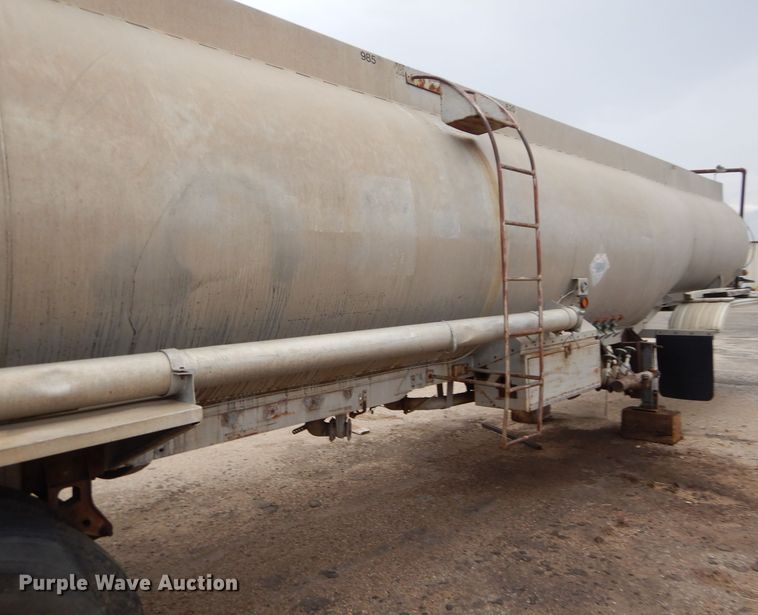 image for item GE9500 1961 Moser tank trailer