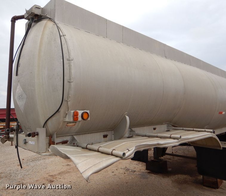 image for item GE9500 1961 Moser tank trailer