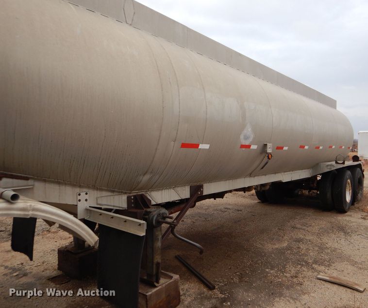 image for item GE9500 1961 Moser tank trailer