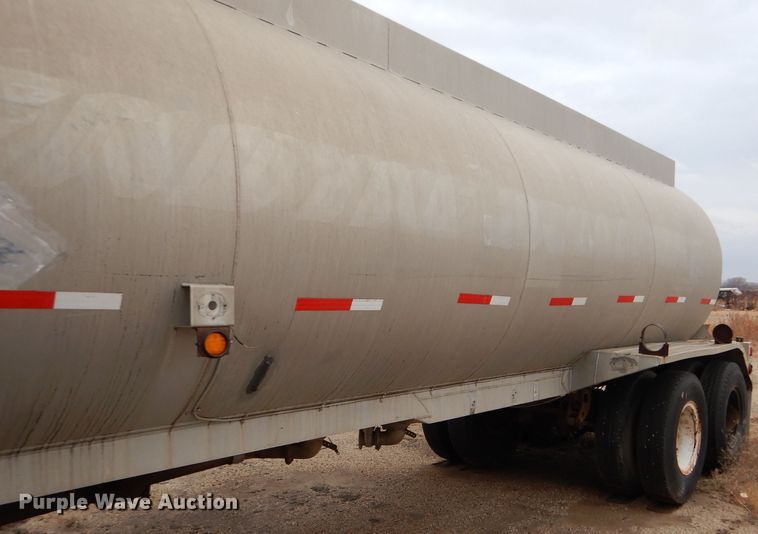 image for item GE9500 1961 Moser tank trailer