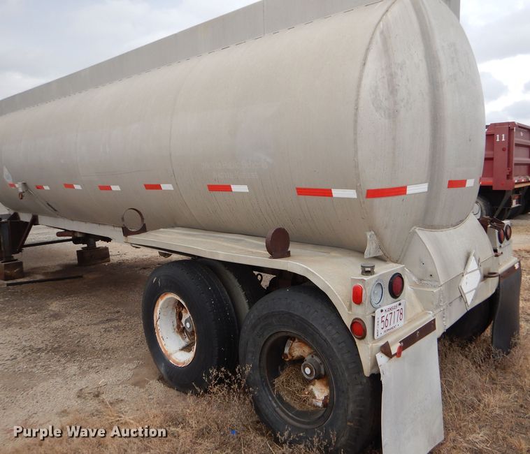 image for item GE9500 1961 Moser tank trailer