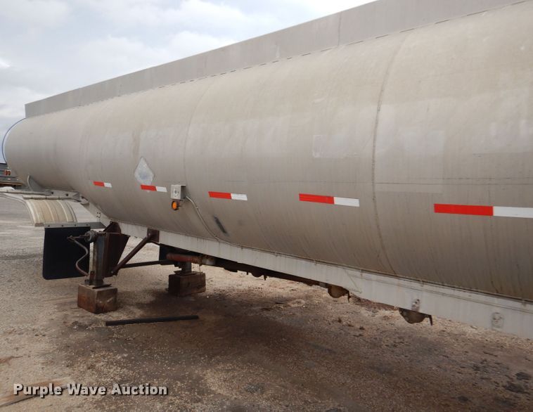 image for item GE9500 1961 Moser tank trailer