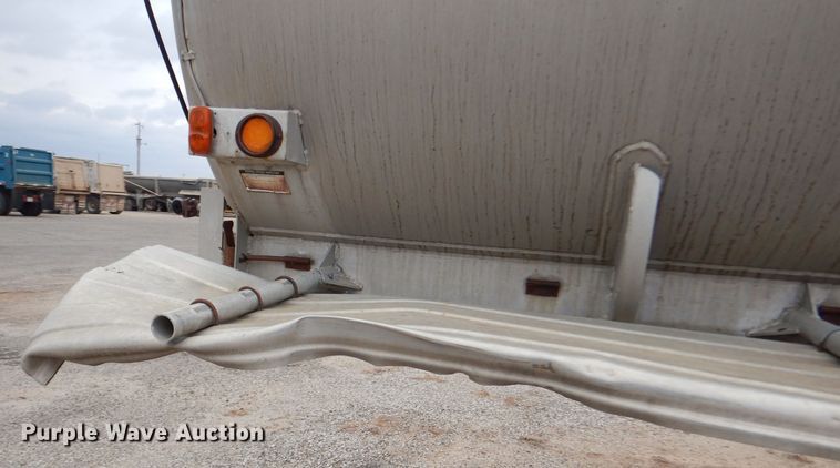 image for item GE9500 1961 Moser tank trailer