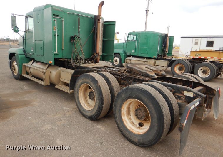 image for item GE9503 1999 Freightliner FLD120 semi truck