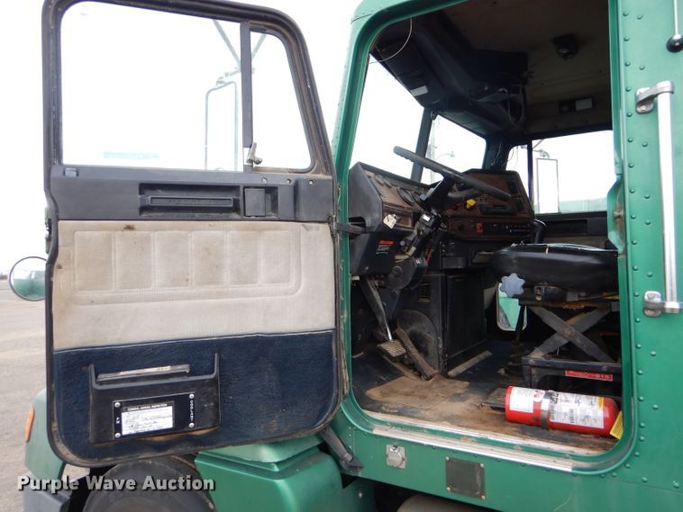 image for item GE9503 1999 Freightliner FLD120 semi truck