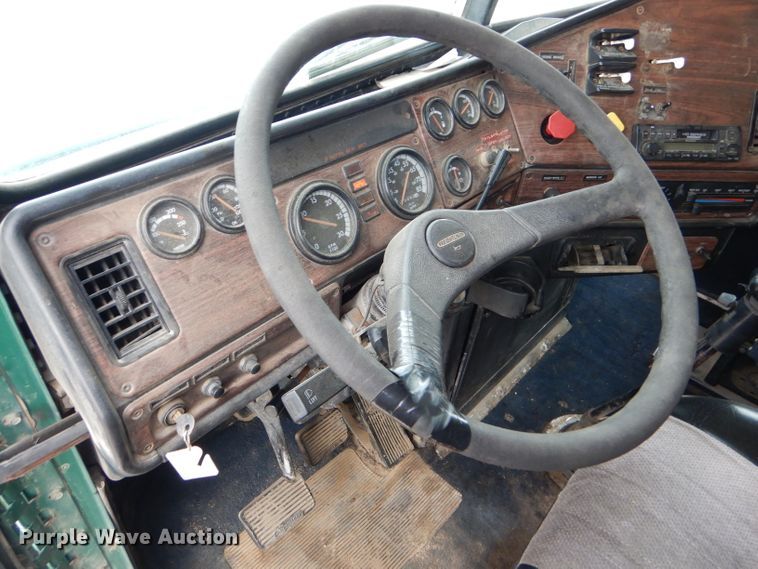 image for item GE9503 1999 Freightliner FLD120 semi truck