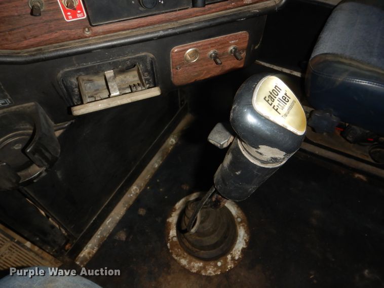 image for item GE9503 1999 Freightliner FLD120 semi truck