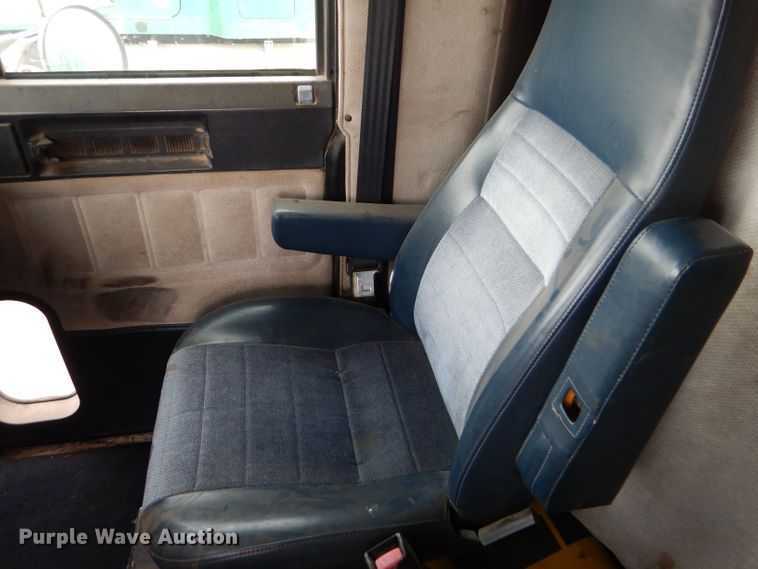 image for item GE9503 1999 Freightliner FLD120 semi truck