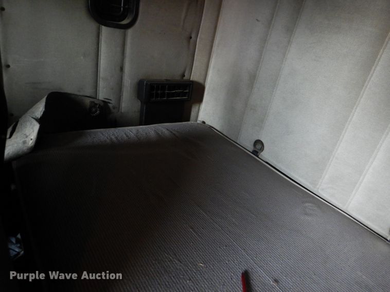 image for item GE9503 1999 Freightliner FLD120 semi truck