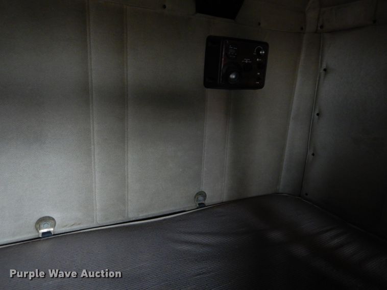 image for item GE9503 1999 Freightliner FLD120 semi truck