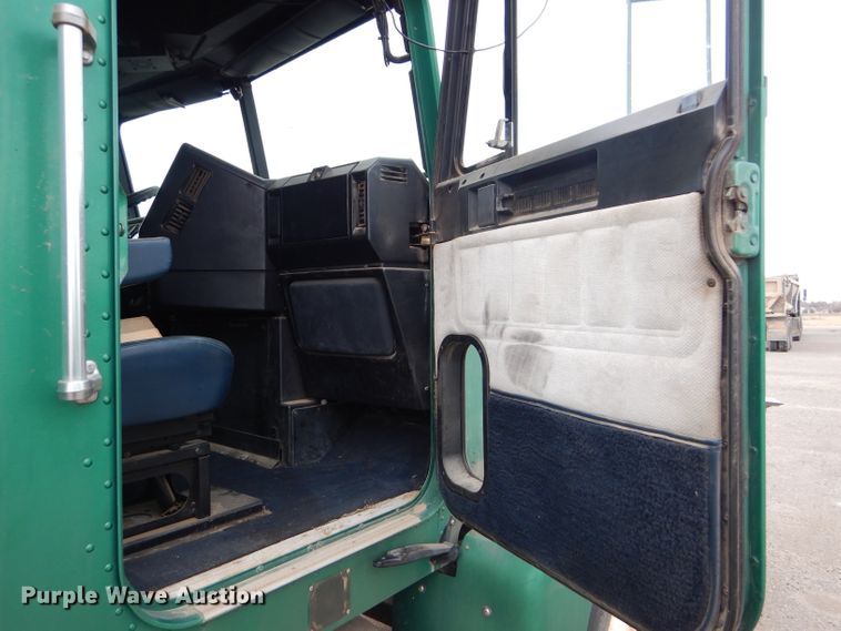 image for item GE9503 1999 Freightliner FLD120 semi truck