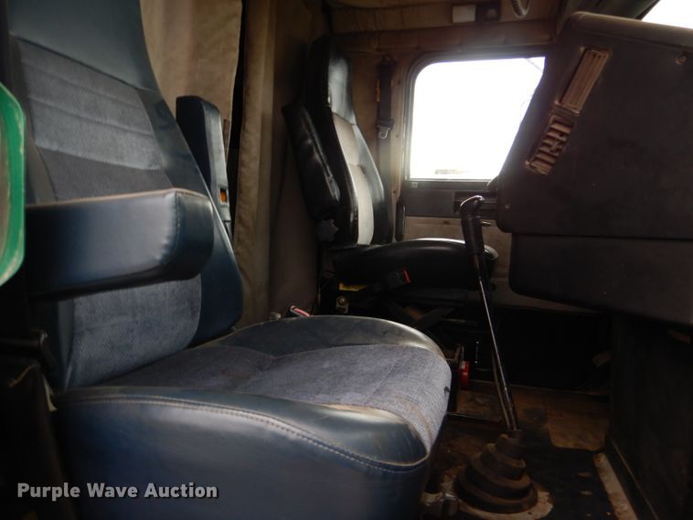 image for item GE9503 1999 Freightliner FLD120 semi truck