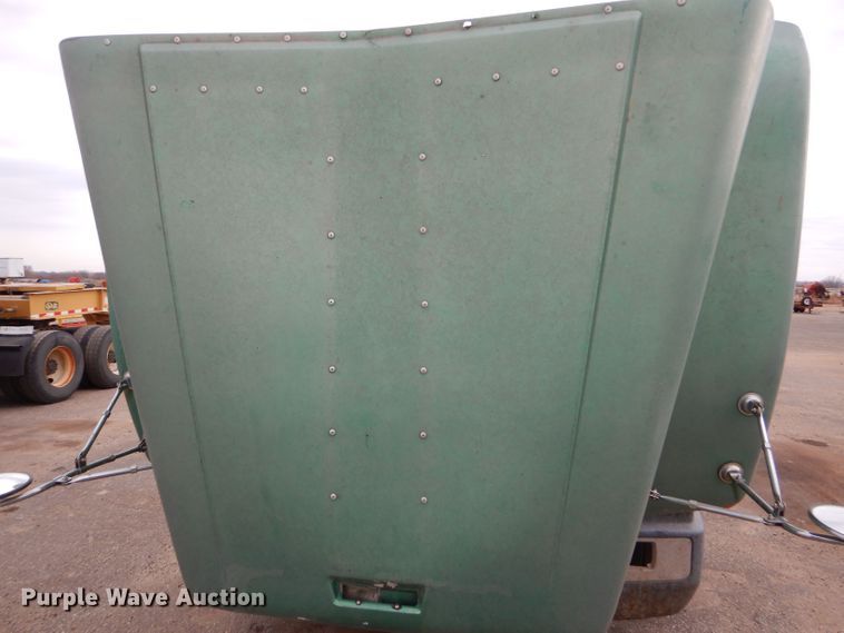 image for item GE9503 1999 Freightliner FLD120 semi truck