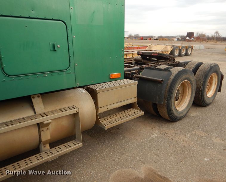 image for item GE9503 1999 Freightliner FLD120 semi truck