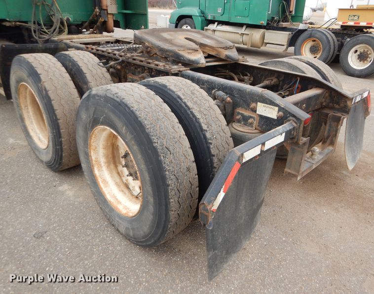 image for item GE9503 1999 Freightliner FLD120 semi truck