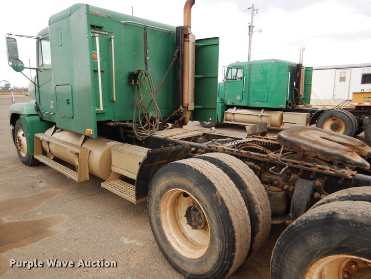 image for item GE9503 1999 Freightliner FLD120 semi truck
