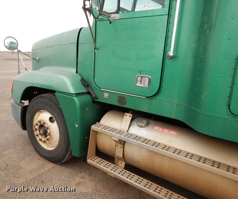 image for item GE9503 1999 Freightliner FLD120 semi truck