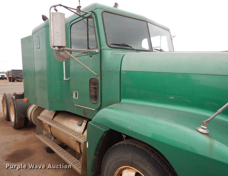 image for item GE9503 1999 Freightliner FLD120 semi truck