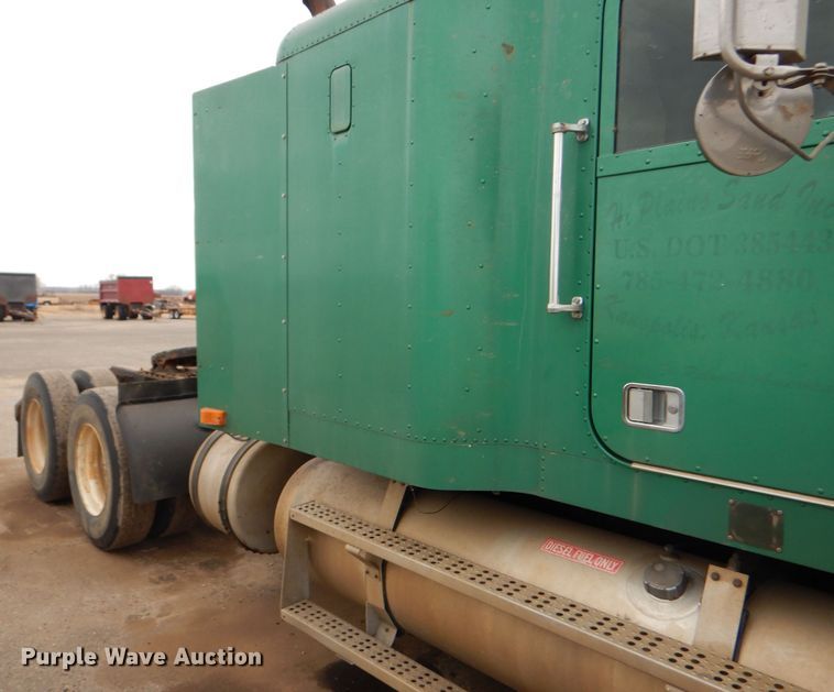 image for item GE9503 1999 Freightliner FLD120 semi truck