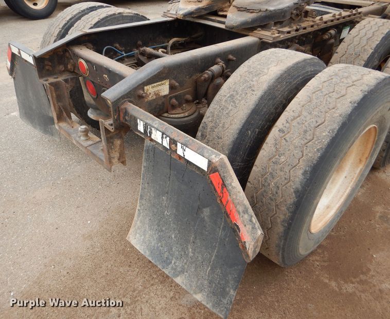 image for item GE9503 1999 Freightliner FLD120 semi truck