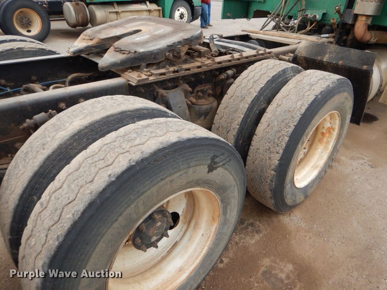 image for item GE9503 1999 Freightliner FLD120 semi truck