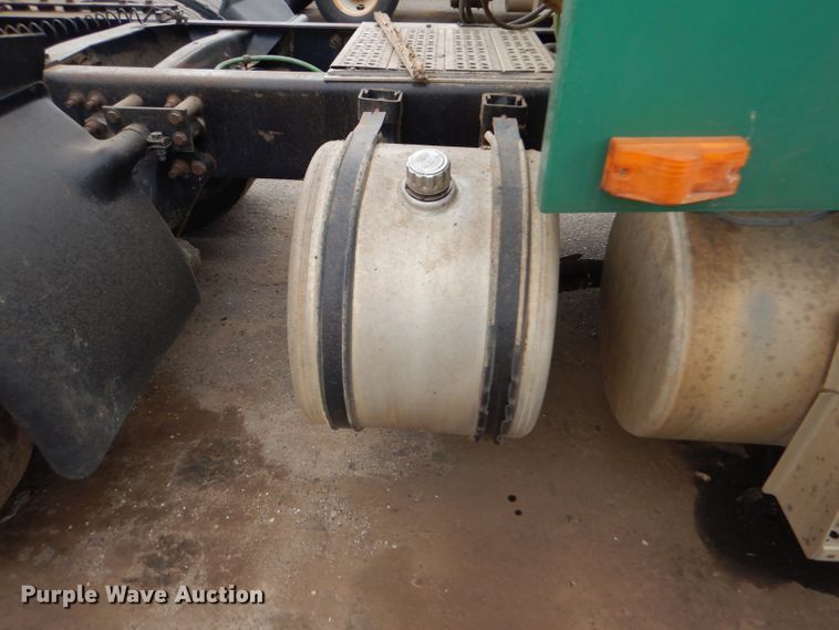 image for item GE9503 1999 Freightliner FLD120 semi truck