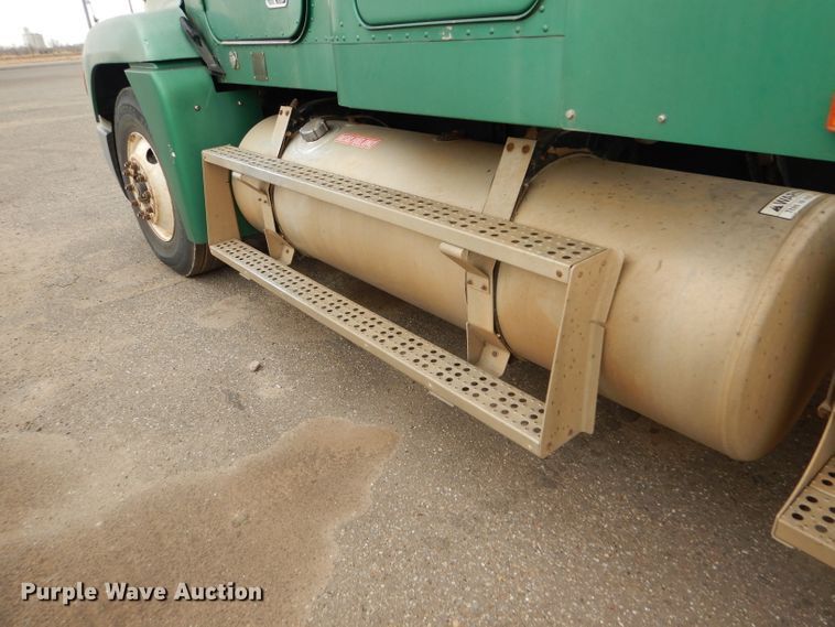 image for item GE9503 1999 Freightliner FLD120 semi truck