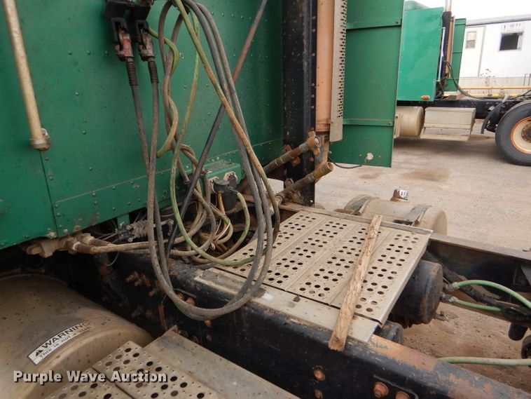 image for item GE9503 1999 Freightliner FLD120 semi truck