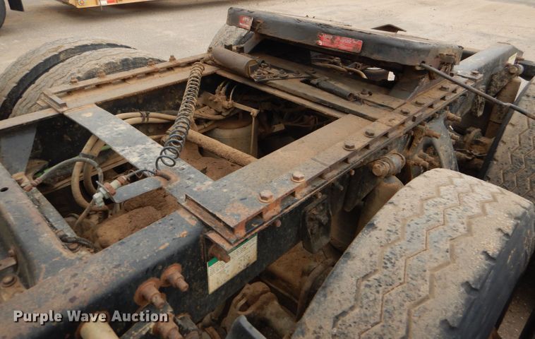 image for item GE9503 1999 Freightliner FLD120 semi truck