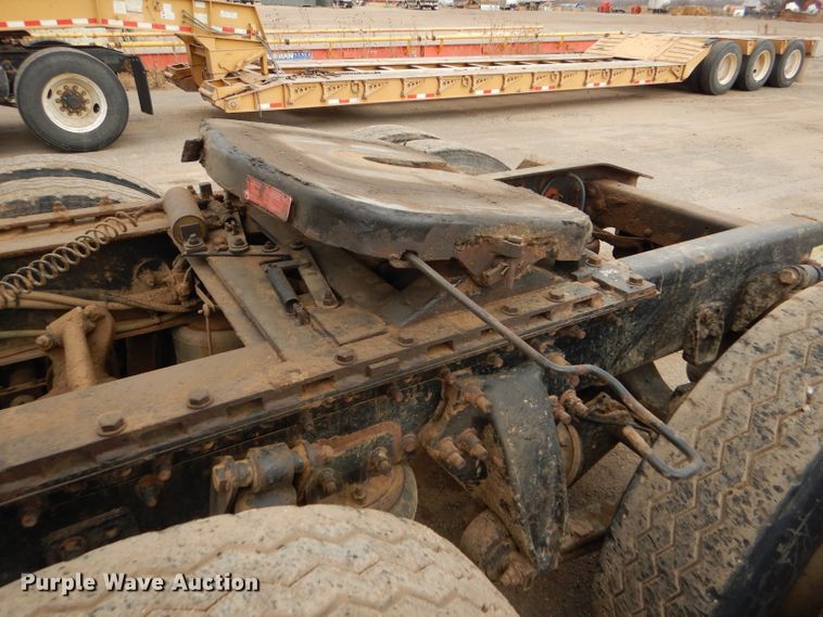 image for item GE9503 1999 Freightliner FLD120 semi truck