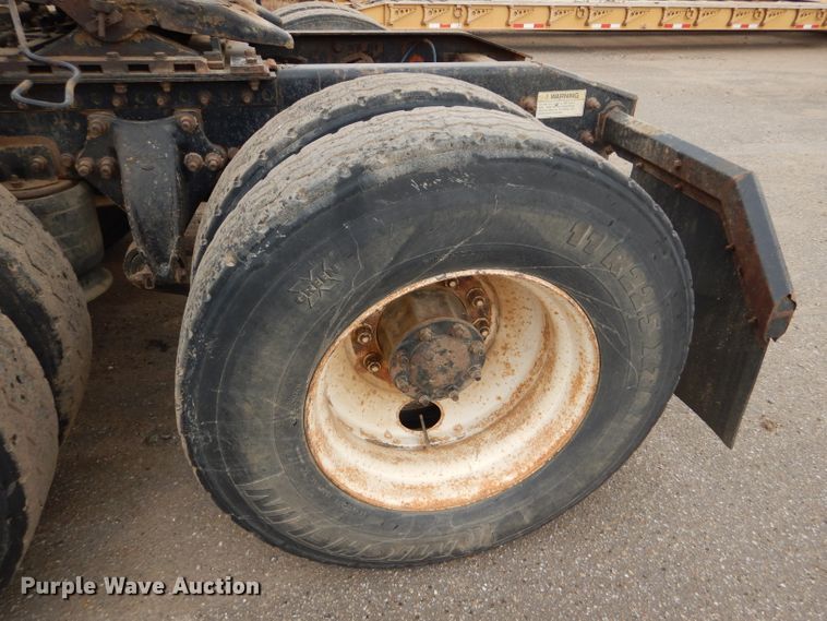 image for item GE9503 1999 Freightliner FLD120 semi truck