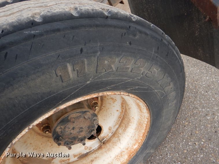 image for item GE9503 1999 Freightliner FLD120 semi truck