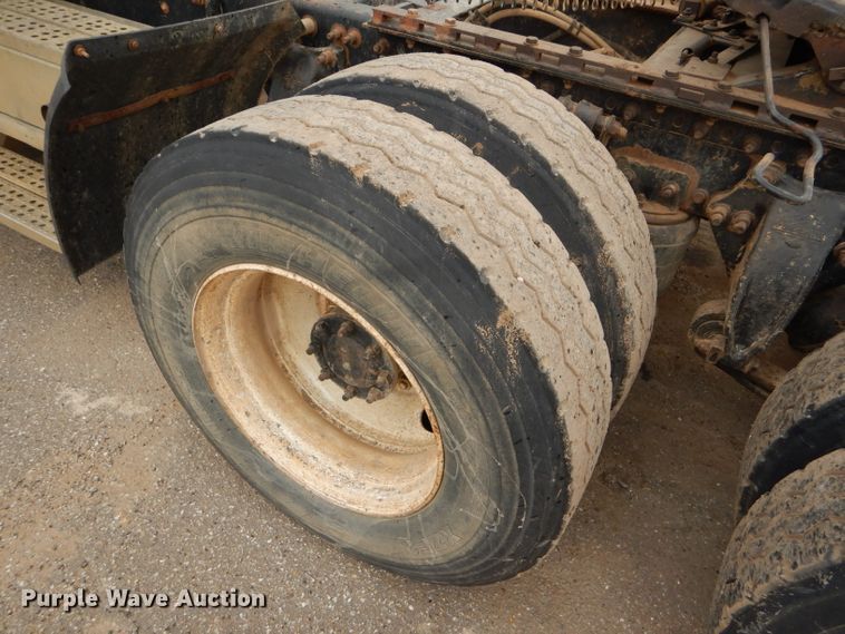 image for item GE9503 1999 Freightliner FLD120 semi truck